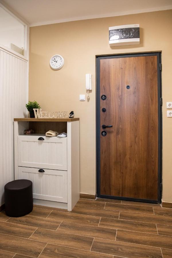 Nikolas Appartement Belgrado Buitenkant foto