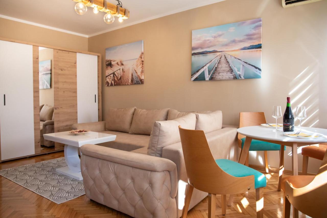 Nikolas Appartement Belgrado Buitenkant foto